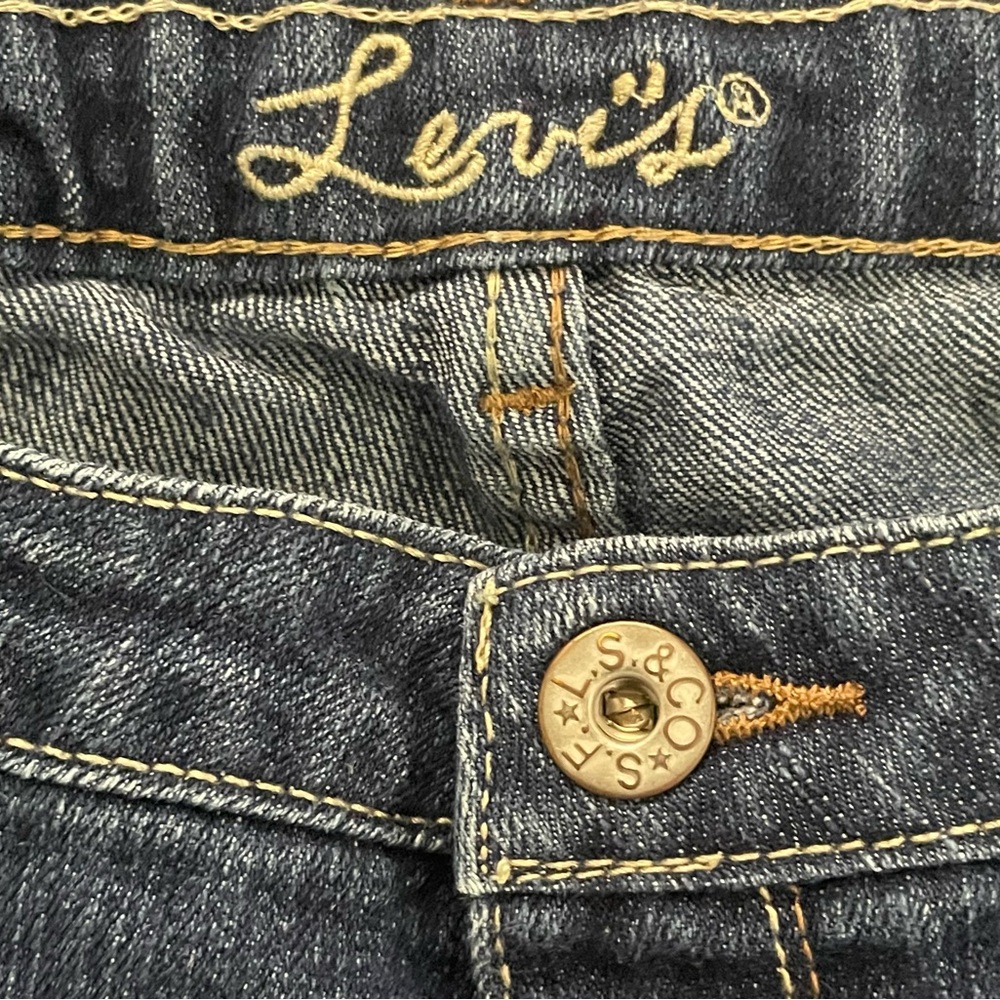 LEVI’S jean shorts - Picture 4 of 5